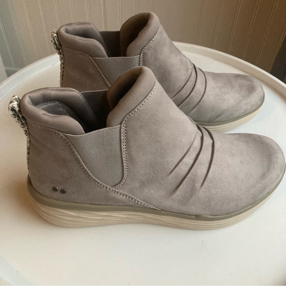 New Ryka Gray Ankle Booties with Suede Finish Size 7.5 Niah Boots